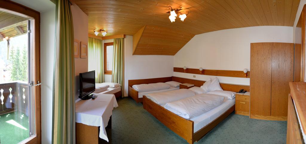 Garni Sayonara Bed & Breakfast San Vigilio Di Marebbe Room photo