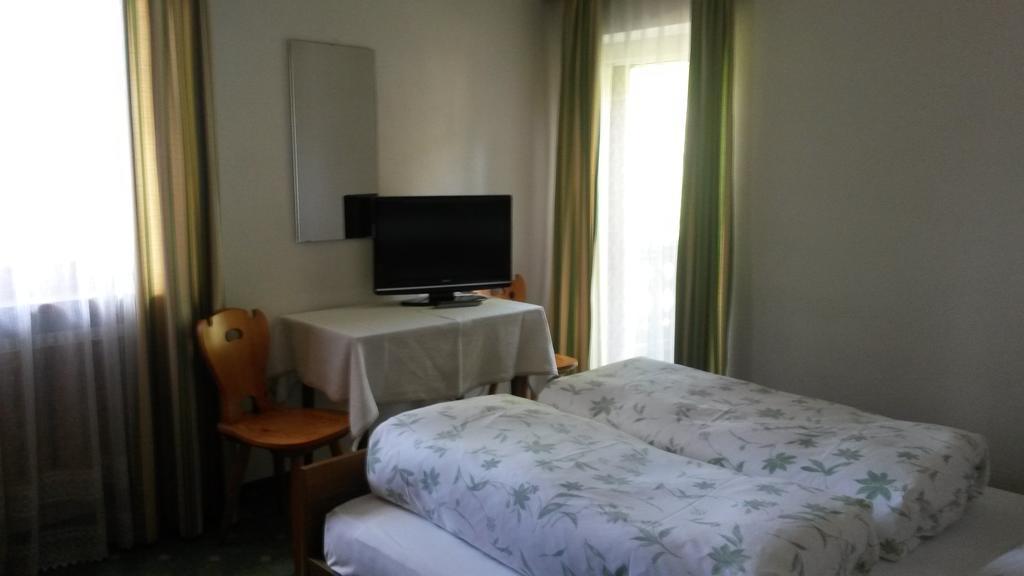 Garni Sayonara Bed & Breakfast San Vigilio Di Marebbe Room photo